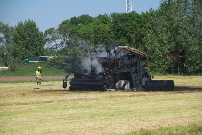 Grashakselaar volledig verwoest door brand