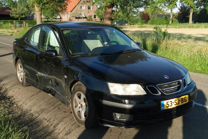 Auto belandt in sloot na ongeval