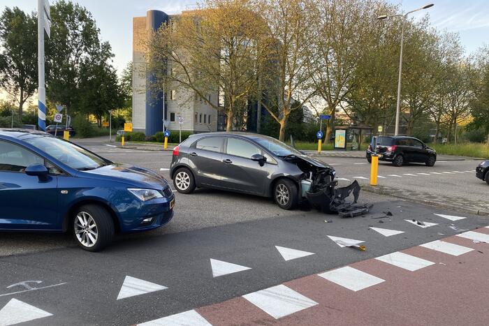 Twee auto's in botsing