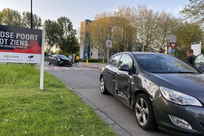 Twee auto's in botsing