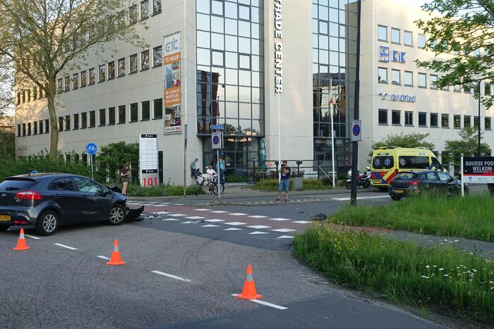 Twee auto's in botsing