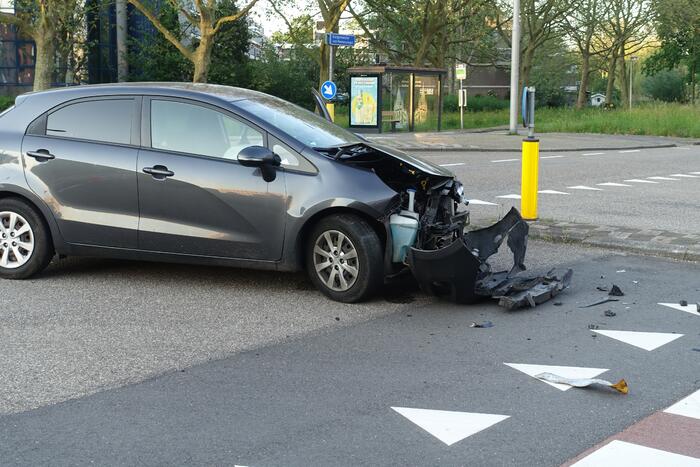 Twee auto's in botsing