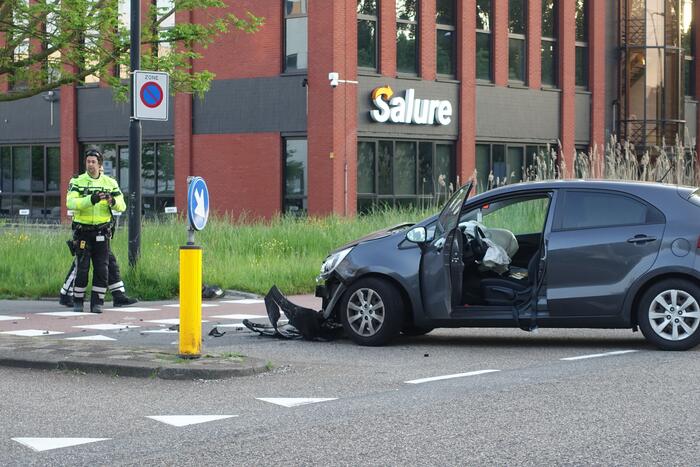 Twee auto's in botsing