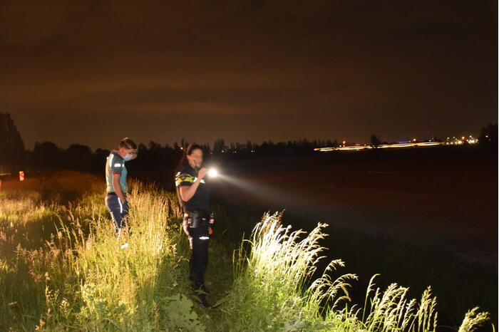 Motorrijder raakt te water bij ongeval