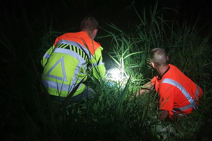 Motorrijder raakt te water bij ongeval