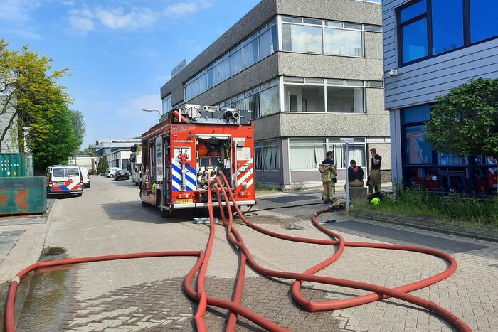 Grote rookwolken bij brand op bedrijventerrein