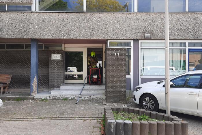 Grote rookwolken bij brand op bedrijventerrein