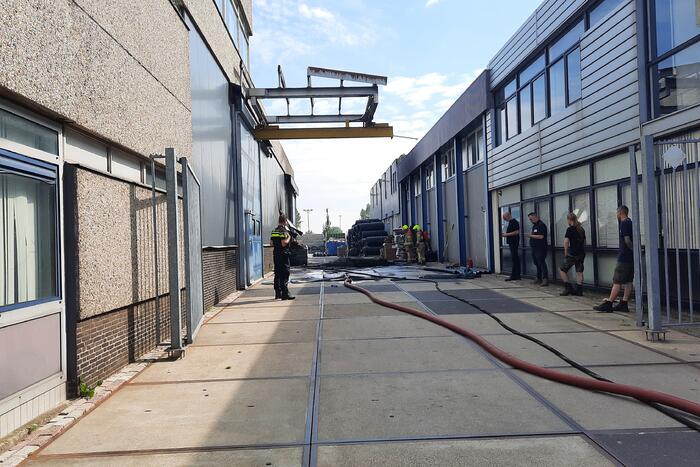 Grote rookwolken bij brand op bedrijventerrein