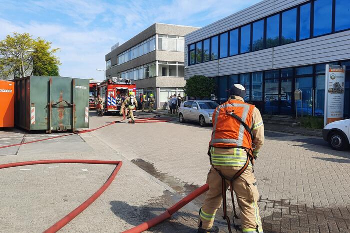 Grote rookwolken bij brand op bedrijventerrein