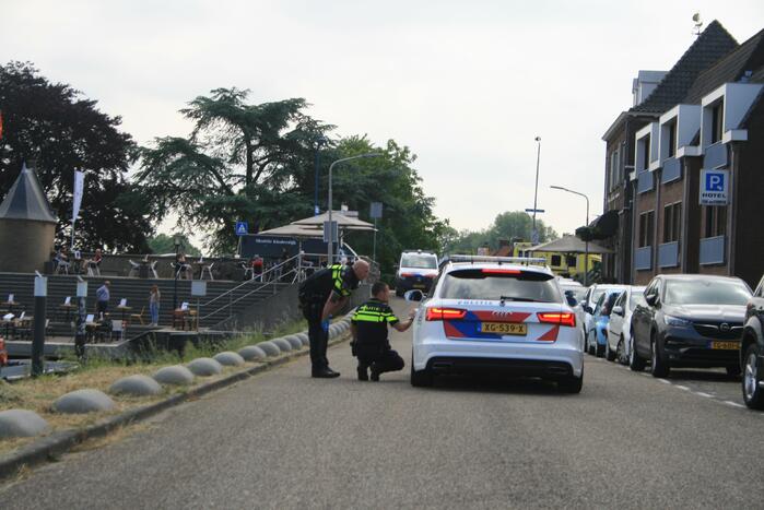 Traumahelikopter landt voor zwaargewonde fietser