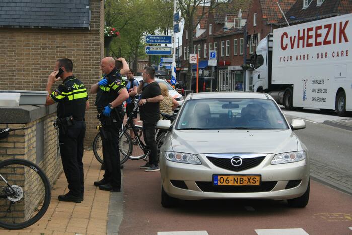 Traumahelikopter landt voor zwaargewonde fietser