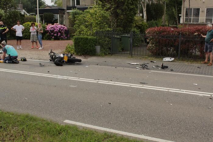 Motorrijder gaat onderuit bij aanrijding