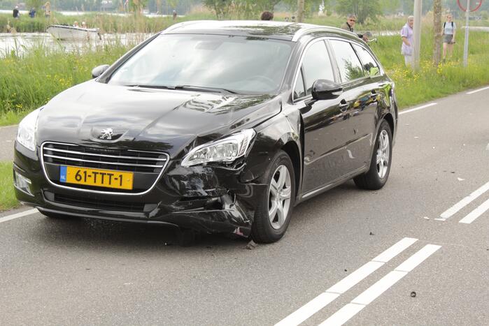 Motorrijder gaat onderuit bij aanrijding