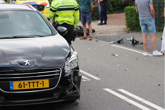 Motorrijder gaat onderuit bij aanrijding