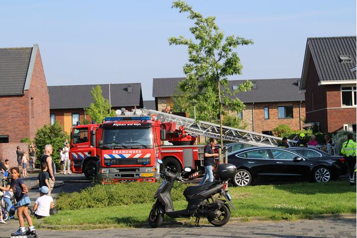 Brandweer blust vermoedelijke brand in gevel