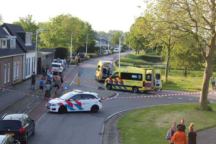 Wielrenners gewond bij botsing met scooter