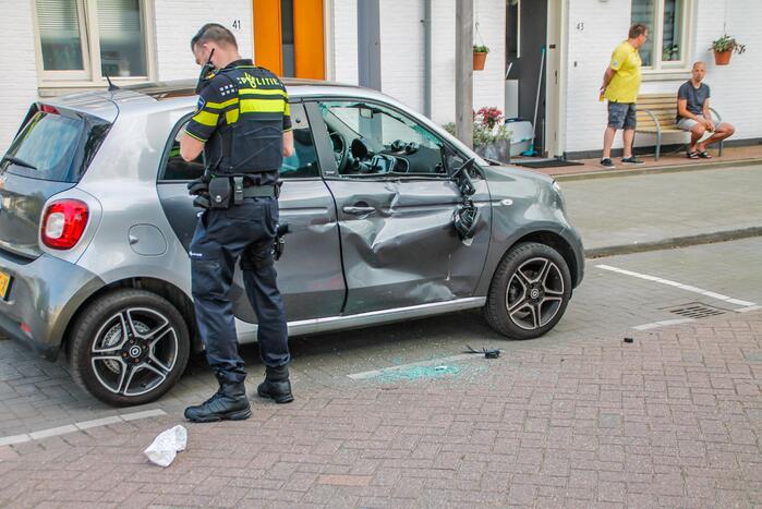Personenauto fors beschadig na ongeval