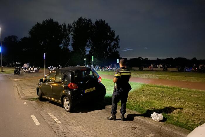 Personen onder invloed vernielen auto