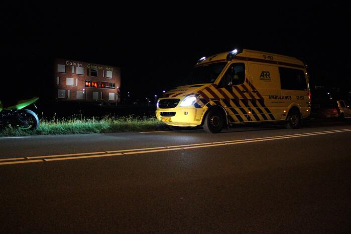 Personenauto belandt in water