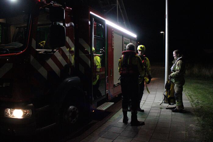 Personenauto belandt in water