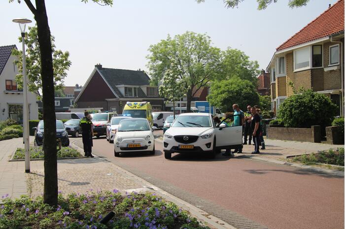 Auto botst op inparkerende auto