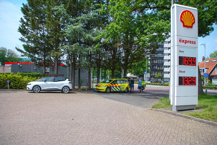 Ambulance en auto komen met elkaar in botsing