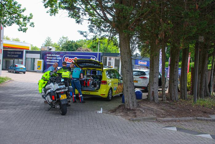 Ambulance en auto komen met elkaar in botsing