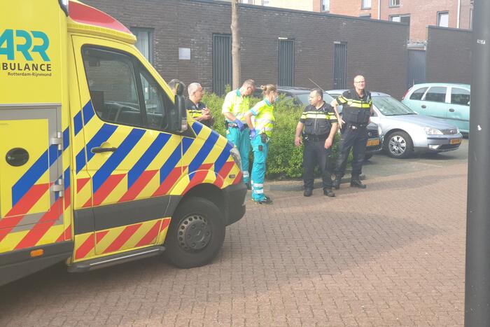 Brandweer blust brandende wasdroger in appartement