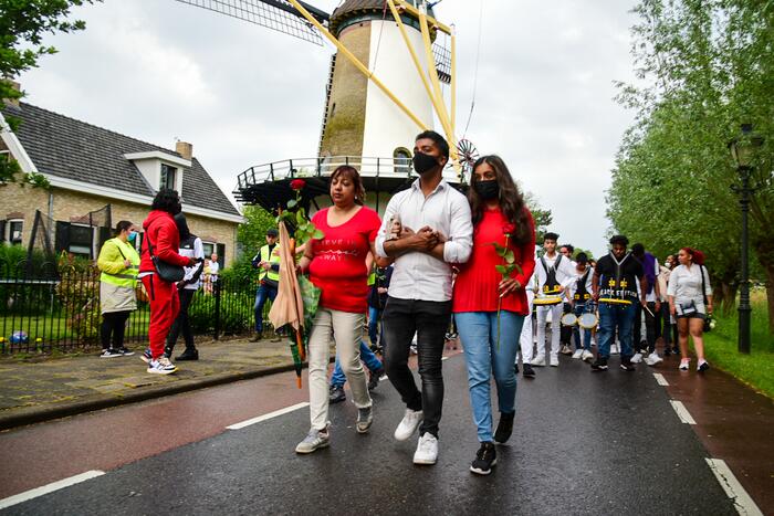 Stille tocht voor doodgestoken 17-jarige jongen