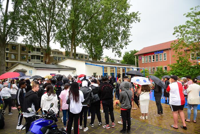 Stille tocht voor doodgestoken 17-jarige jongen