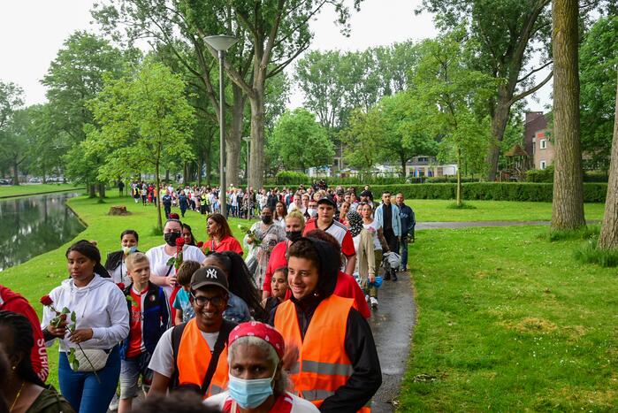 Stille tocht voor doodgestoken 17-jarige jongen