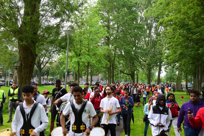 Stille tocht voor doodgestoken 17-jarige jongen