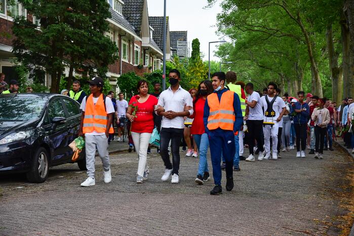 Stille tocht voor doodgestoken 17-jarige jongen