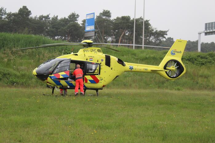 Traumahelikopter landt voor ongeval op rotonde