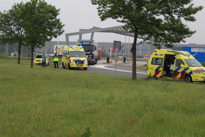 Traumahelikopter landt voor ongeval op rotonde