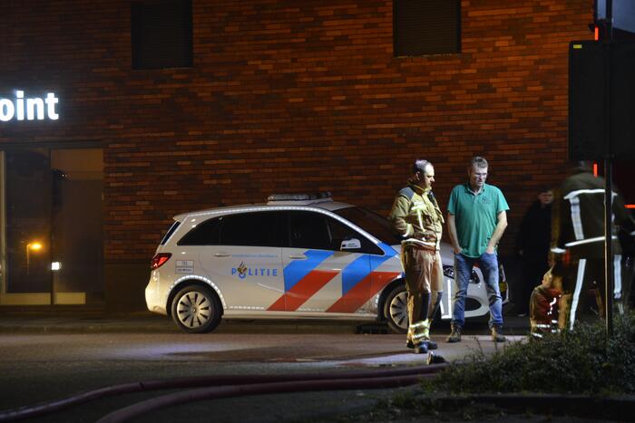 Auto brandt uit in parkeergarage