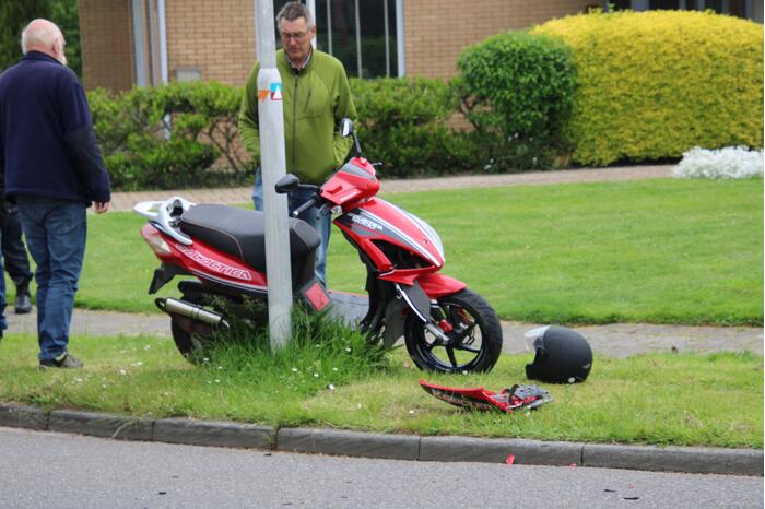 Scooterrijder gewond bij botsing met auto