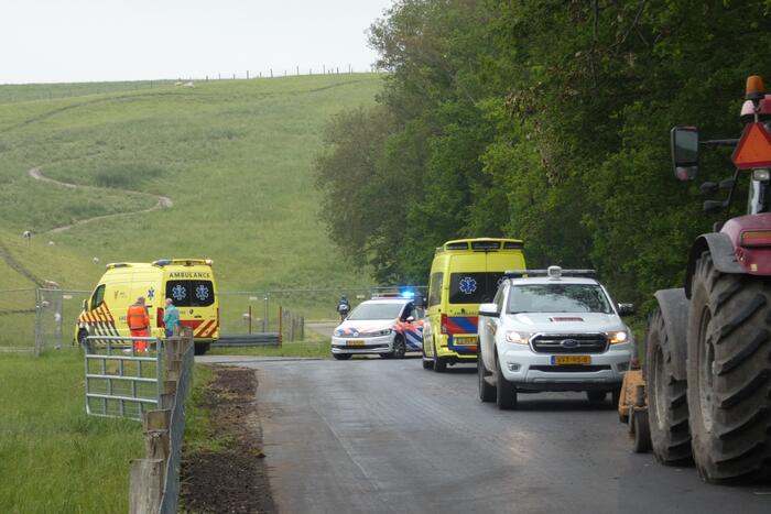 Wielrenner ernstig gewond na val