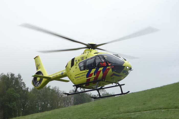 Wielrenner ernstig gewond na val