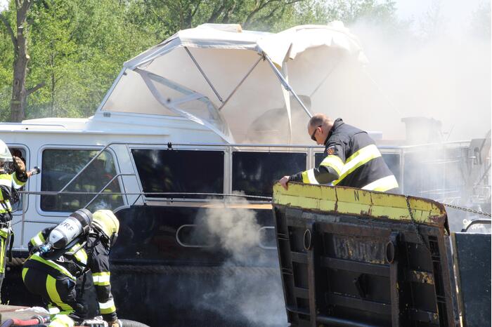 Hevige brand in motorboot