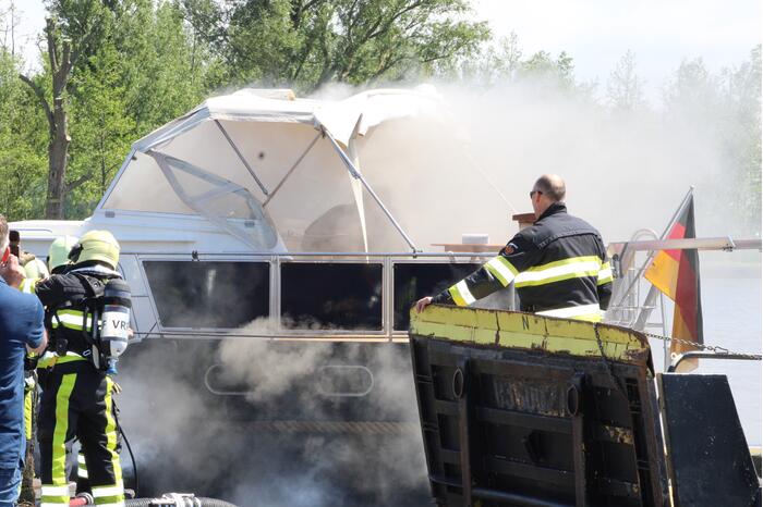 Hevige brand in motorboot
