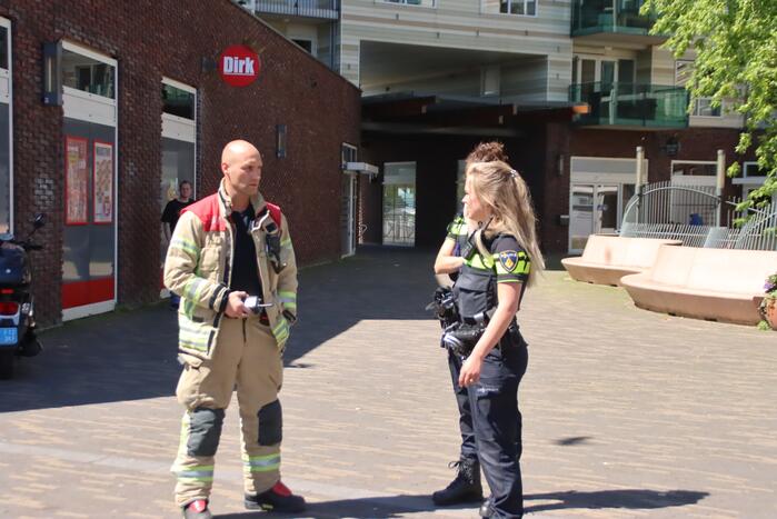 Brandgesticht op houten bank
