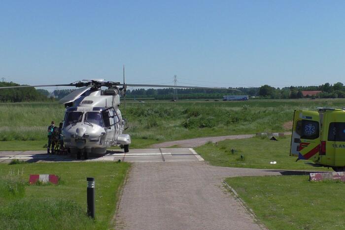 Reddingshelikopter landt bij ziekenhuis met slachtoffer