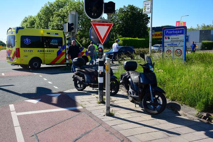 Scooterrijder gewond bij botsing met auto