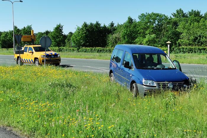 Flinke schade na botsing met twee voertuigen