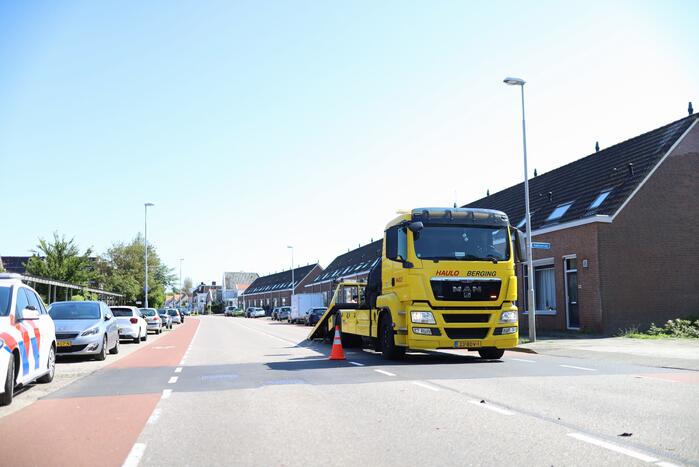Schade bij aanrijding tussen twee auto's
