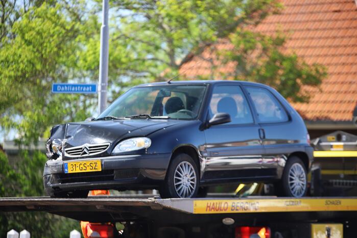 Schade bij aanrijding tussen twee auto's