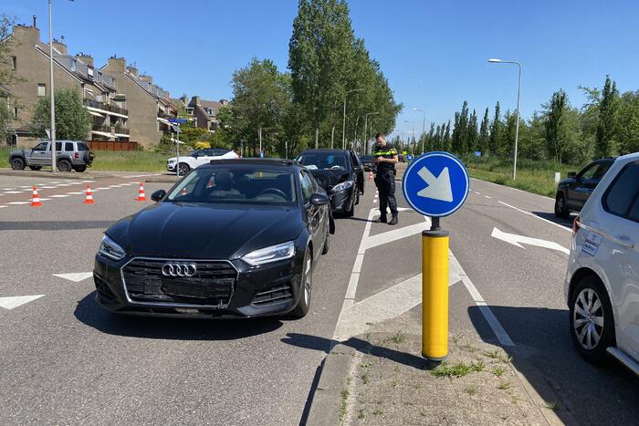 Kettingenbotsing tussen drie personenwagens