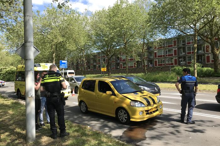 Auto lekt vloeistof na botsing