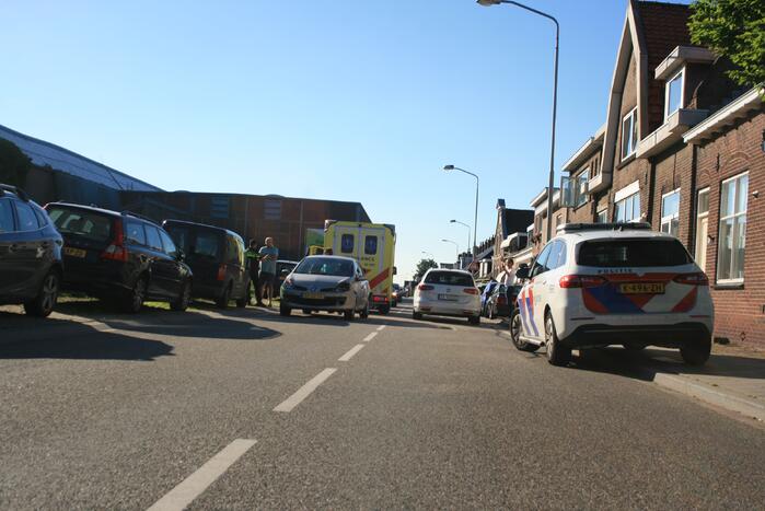 45-km schiet tegen hekwerk na botsing